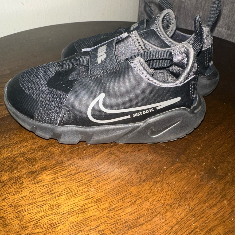 Nike Kids Black and Gray Sneakers